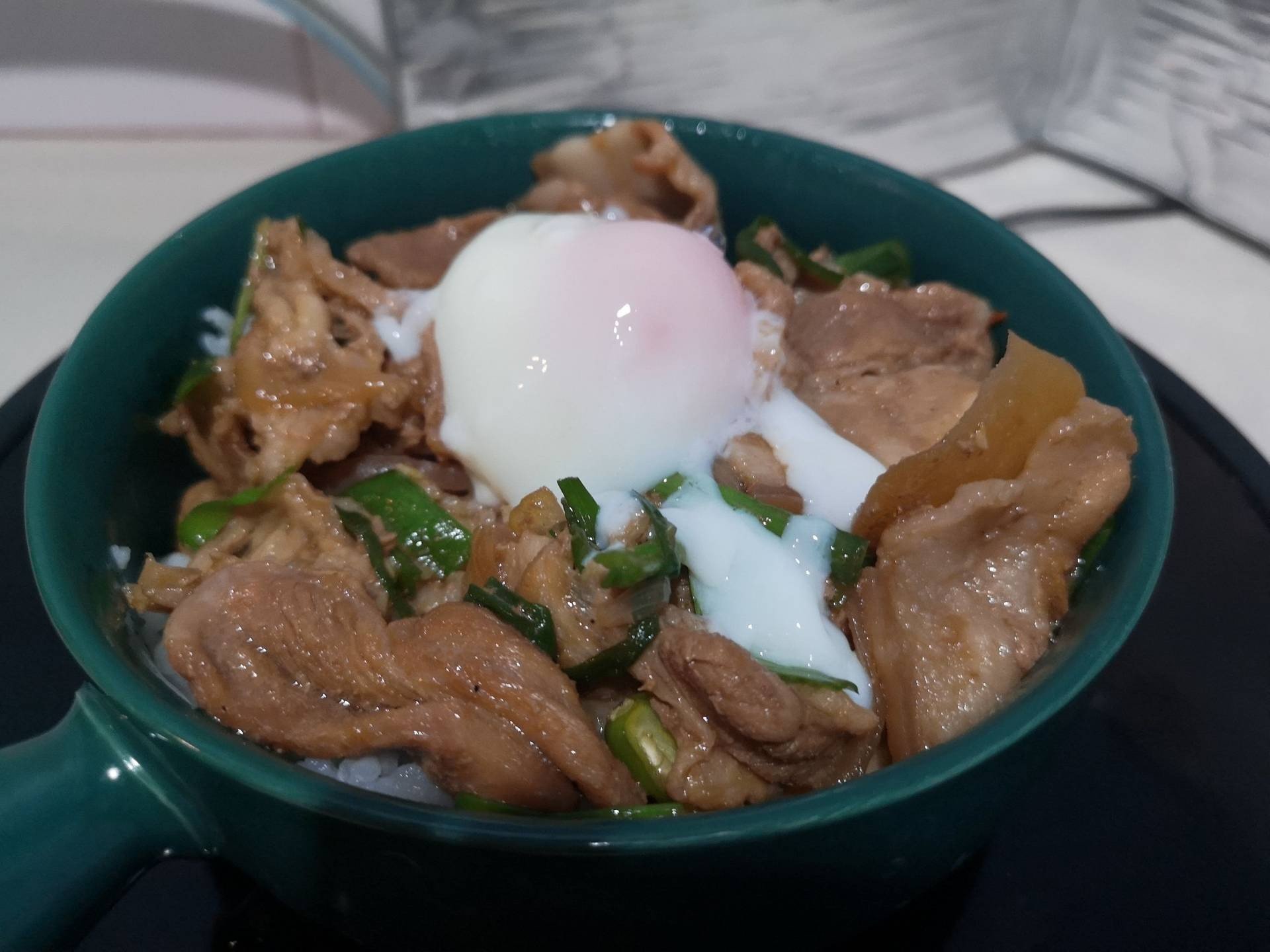 หมูสามชั้นสไลด์ผัดซอสญี่ปุ่น