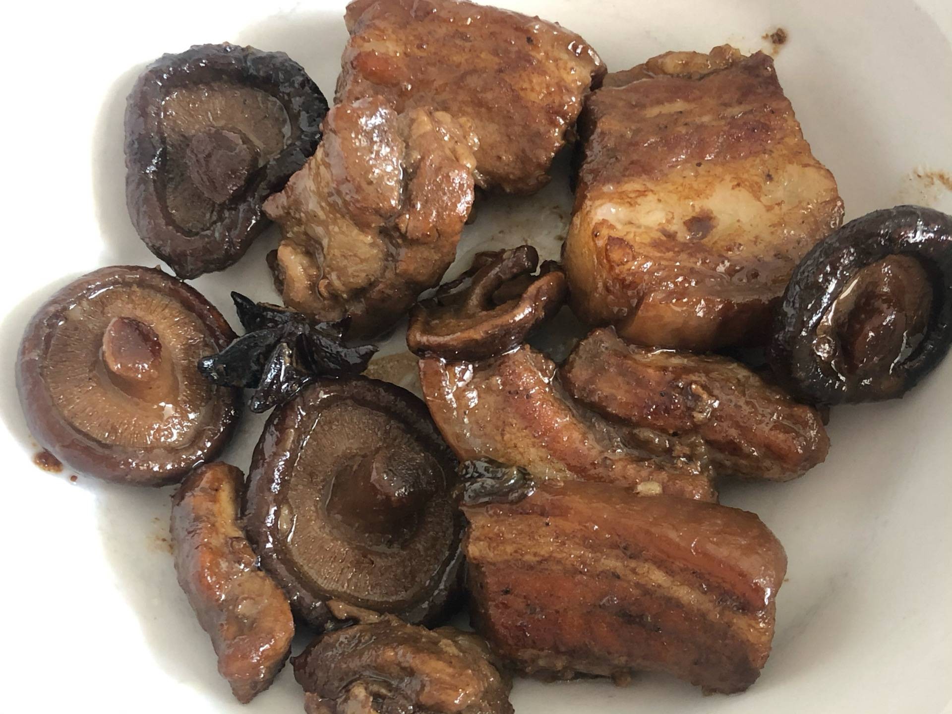 สามชั้นตุ๋นเครื่องเทศ