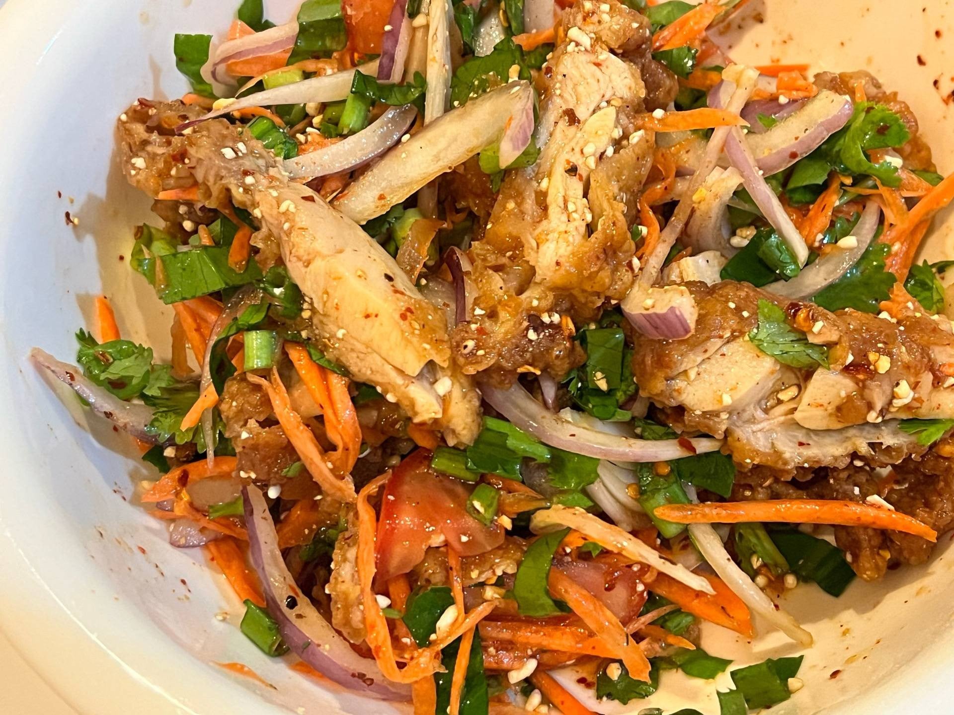 ยำไก่แซ่บ