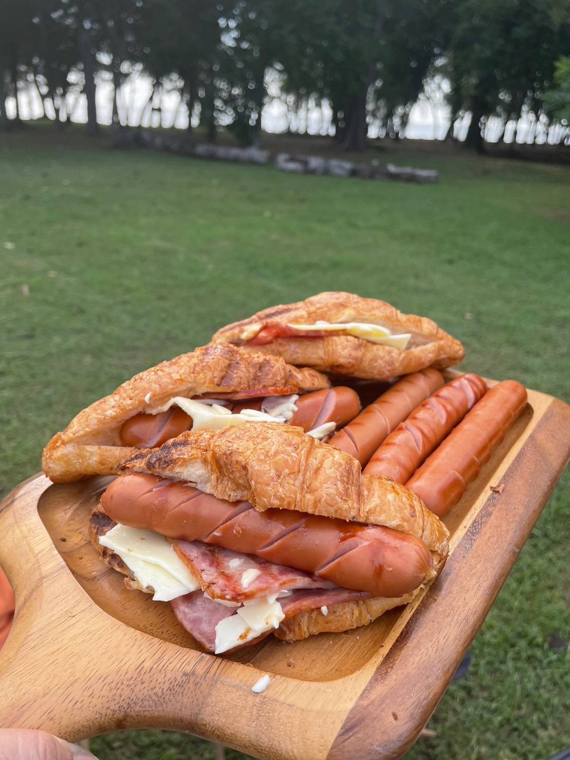 ครัวซองค์แฮมชีสไส้กรอก