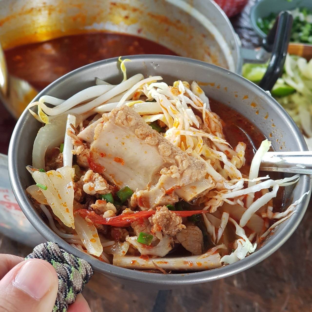 ขนมจีนน้ำเงี้ยว (สูตรแคมป์ปิ้ง)