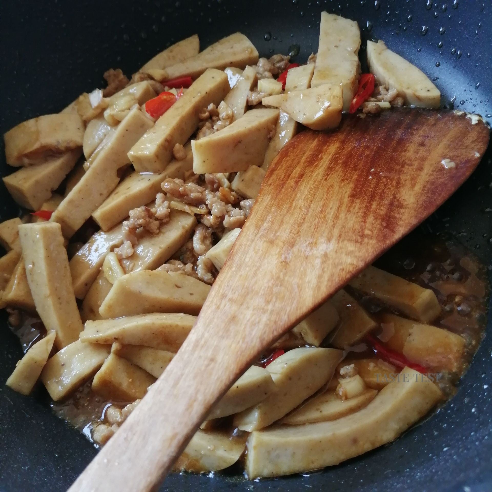 ผัดกระเพราหมูยอ+หมูสับ