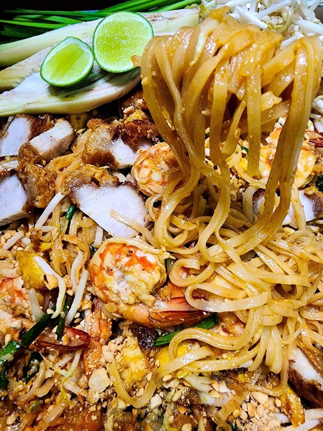 ผัดไทยกุ้งหมูกรอบ #wongnaichef