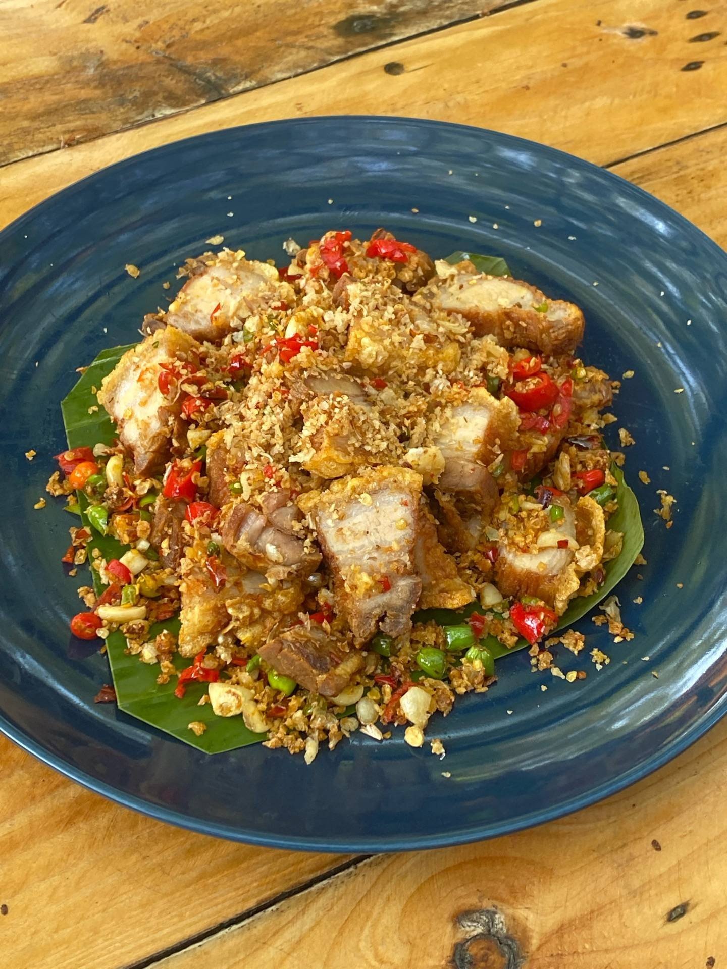 หมูกรอบคั่วพริกเกลือ