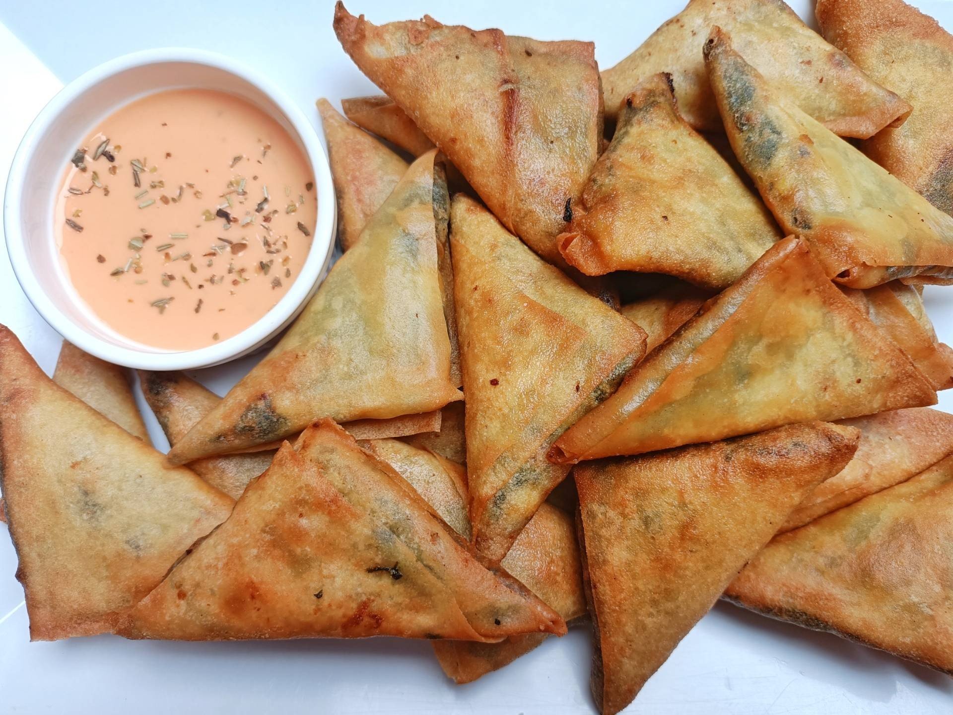 ปอเปี๊ยะทอดไส้ผักโขมเบคอนชีส