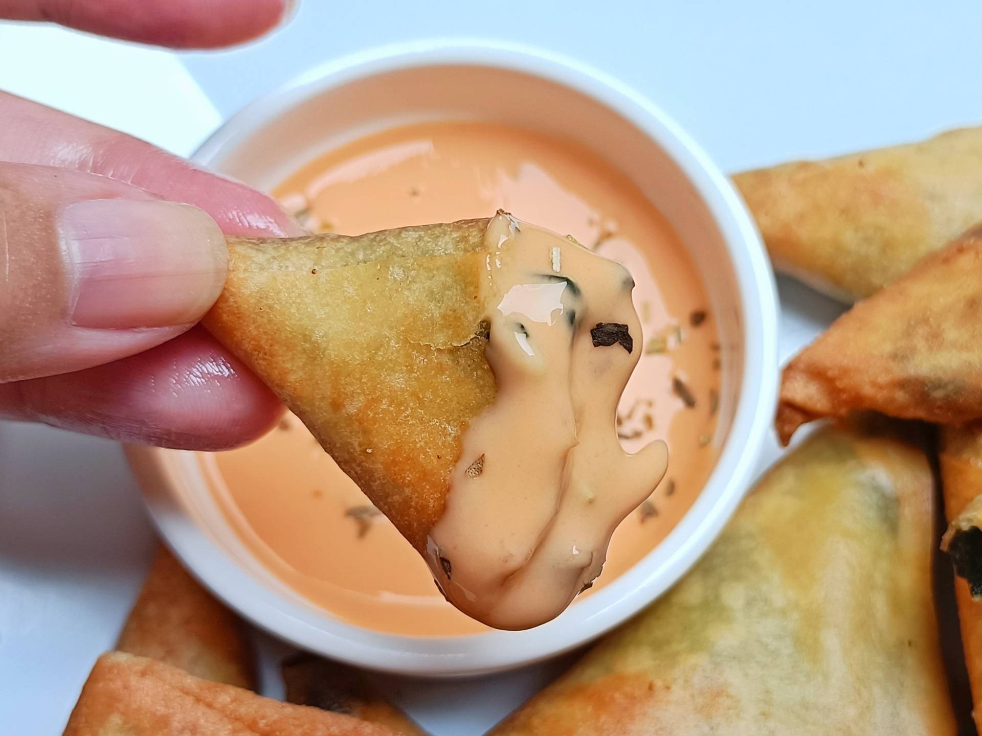 ปอเปี๊ยะทอดไส้ผักโขมเบคอนชีส