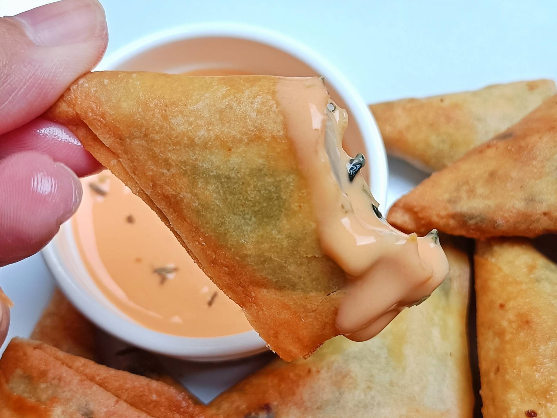 ปอเปี๊ยะทอดไส้ผักโขมเบคอนชีส