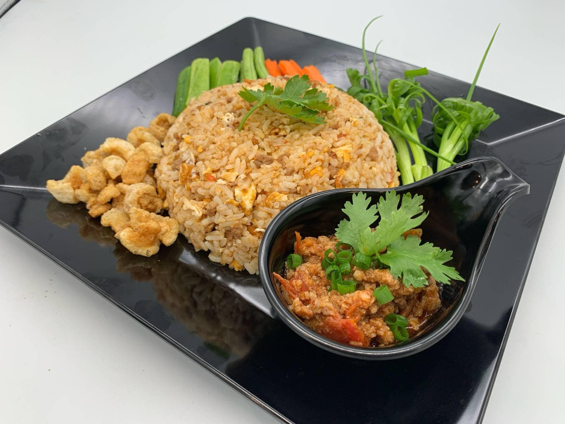 ข้าวผัดน้ำพริกอ่อง