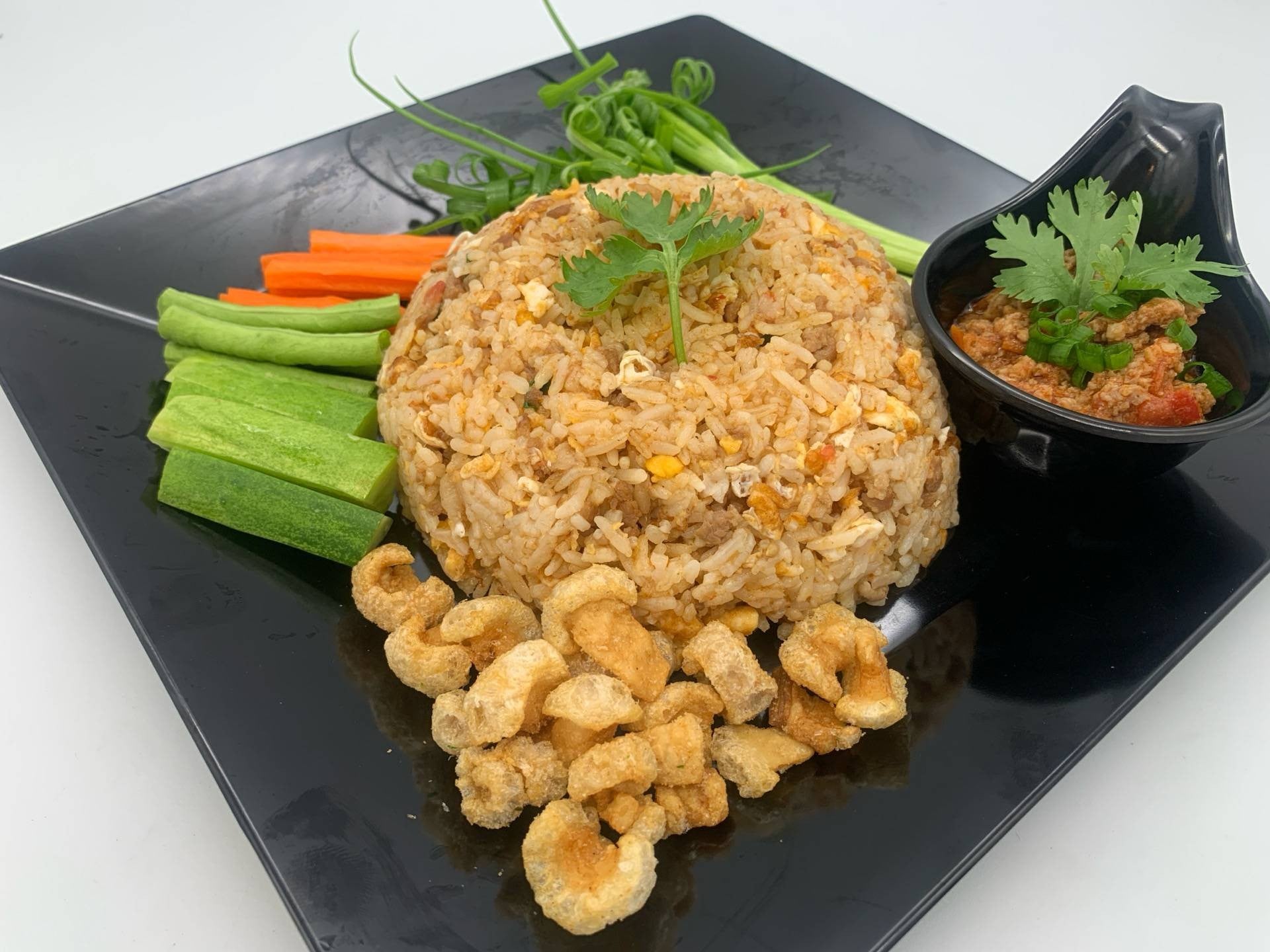 ข้าวผัดน้ำพริกอ่อง