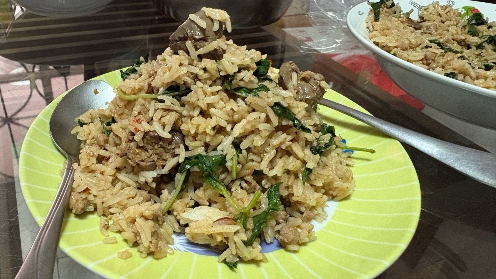 กะเพราหมูสับตับไก่คลุกข้าว