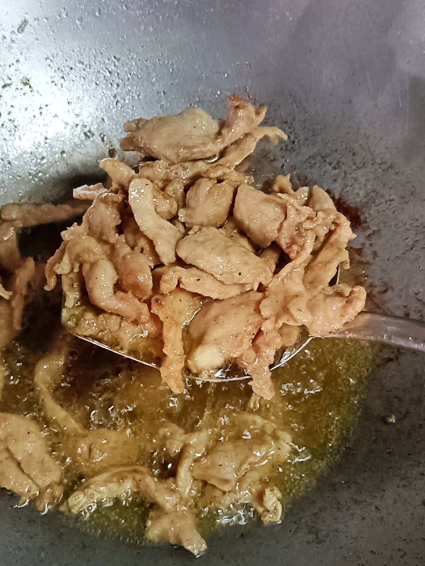 หมูกระเทียม