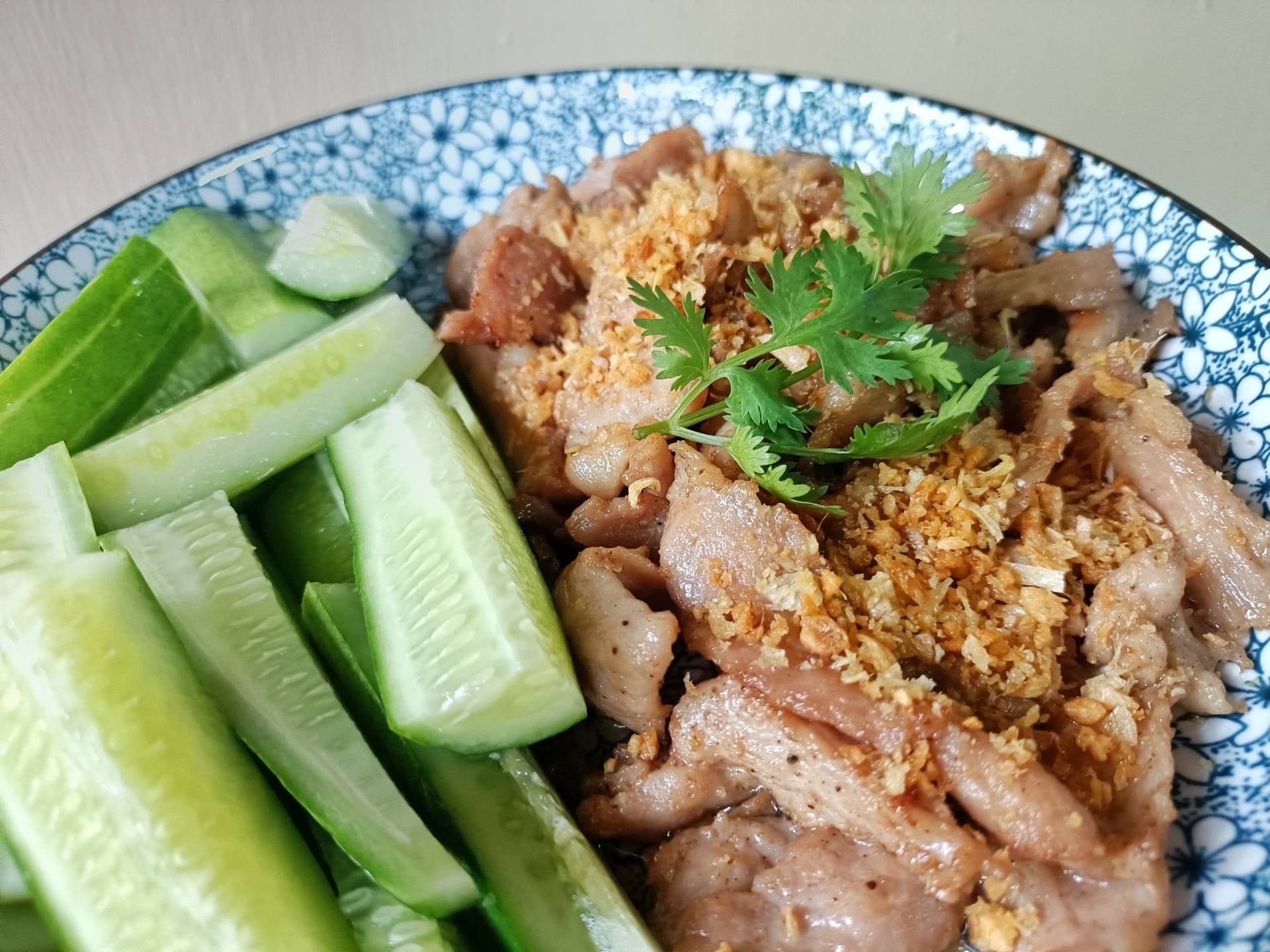 หมูกระเทียม