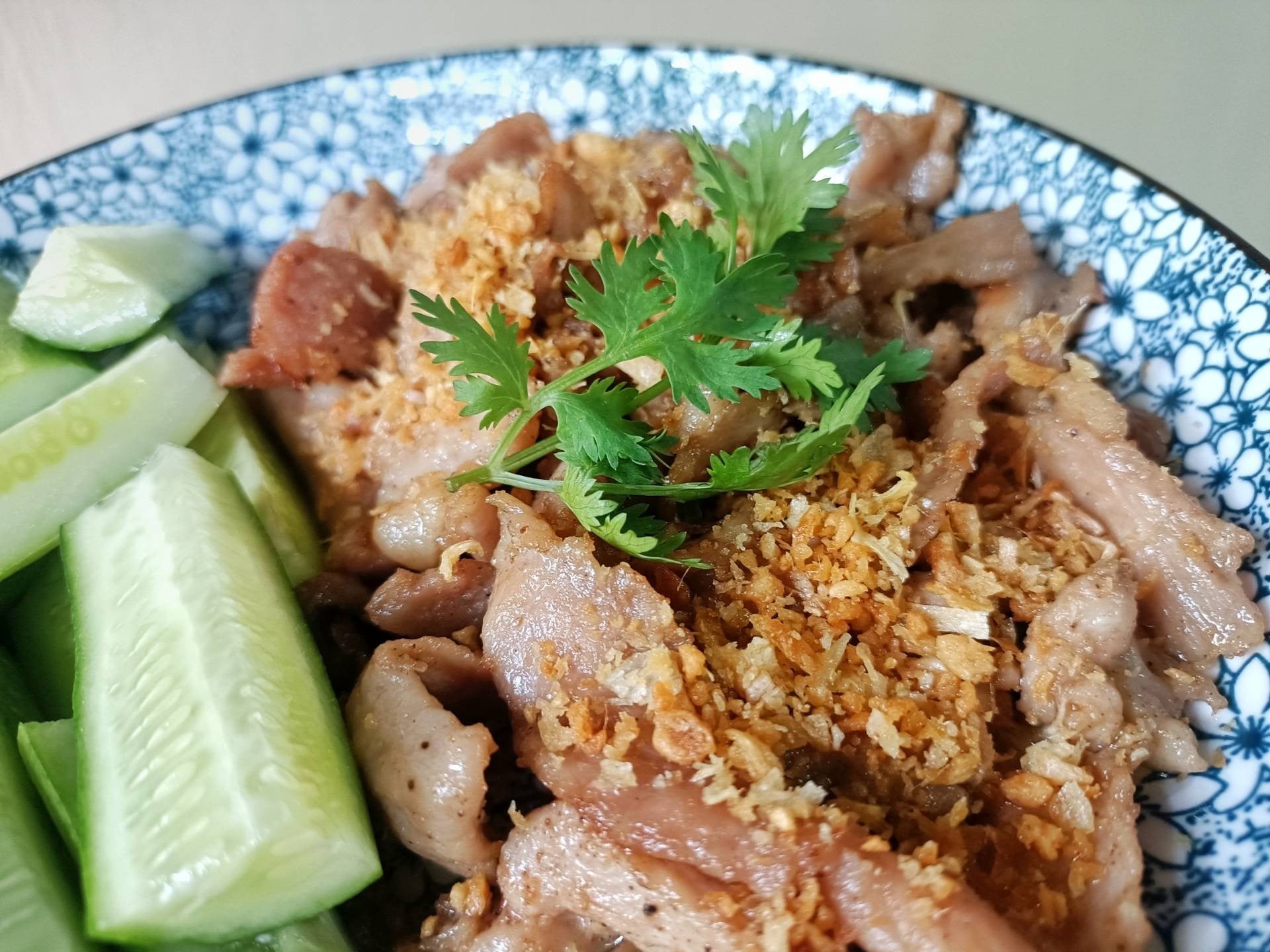 หมูกระเทียม