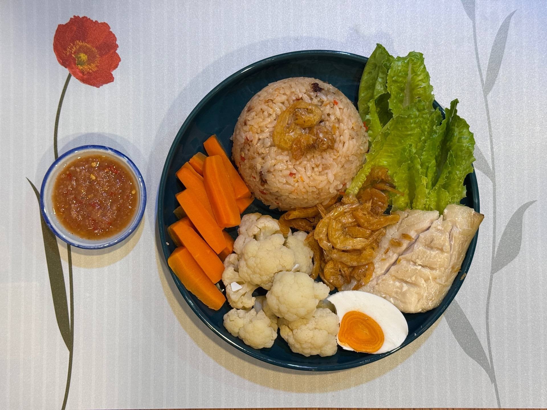 ข้าวผัดน้ำพริกกะปิ ปลาซาบะย่าง