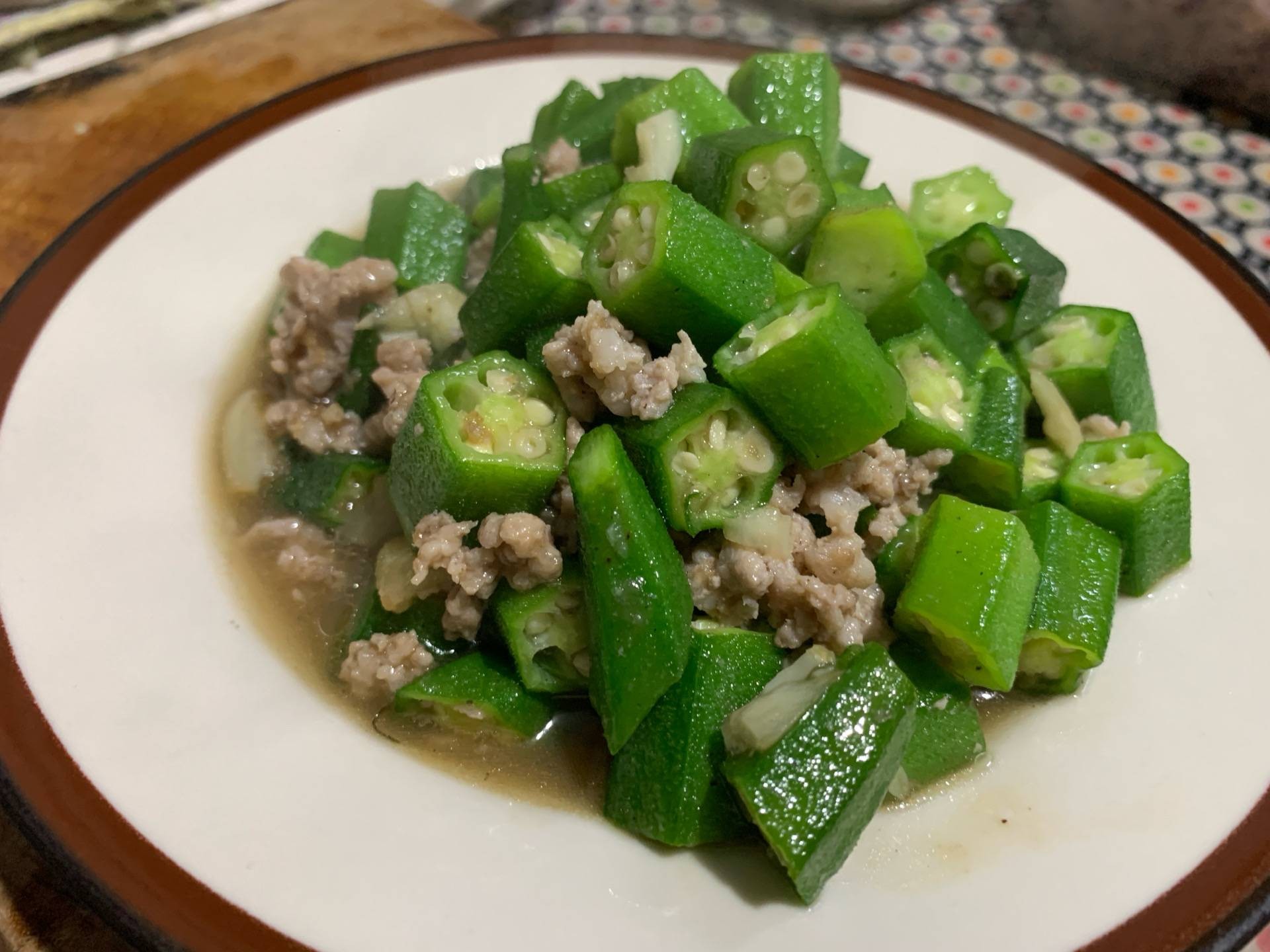 กระเจี้ยบผัดหมูสับ