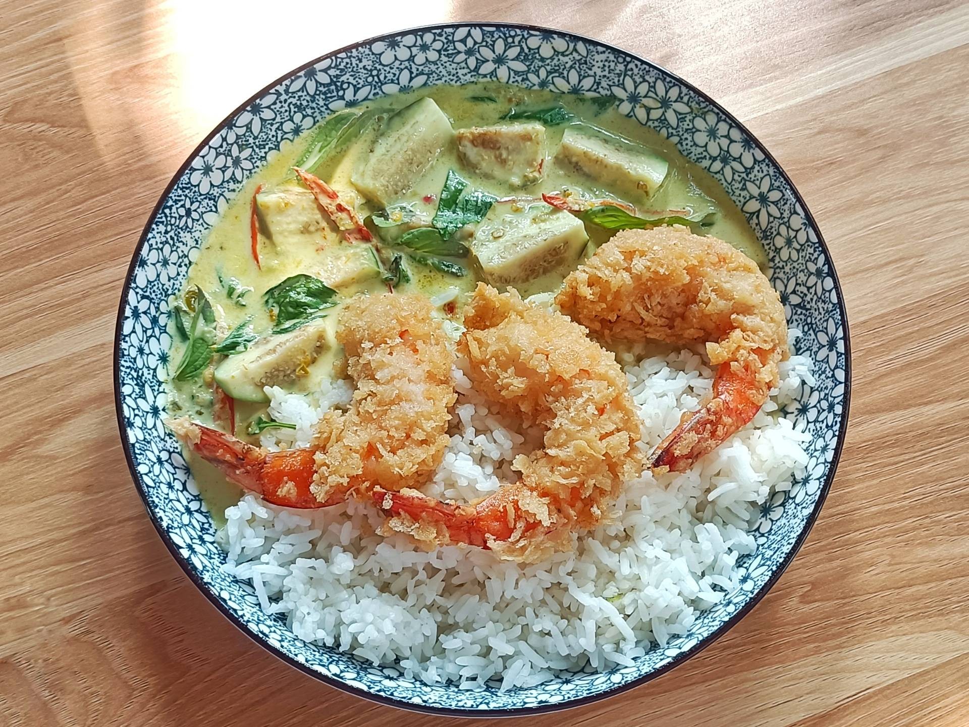 ข้าวแกงเขียวหวานกุ้งทอด