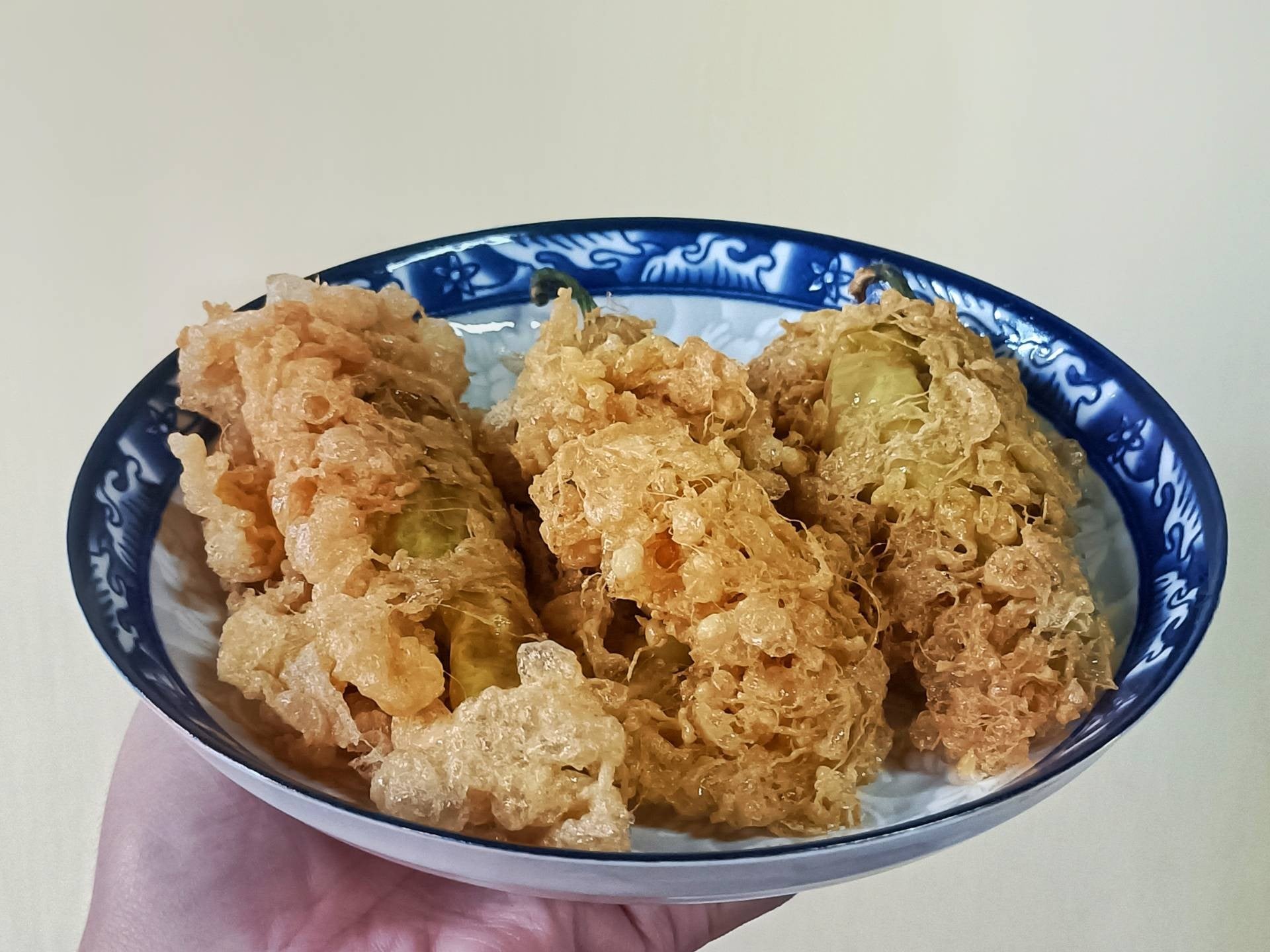 พริกหยวกยัดไส้ห่อแพไข่รังบวบ