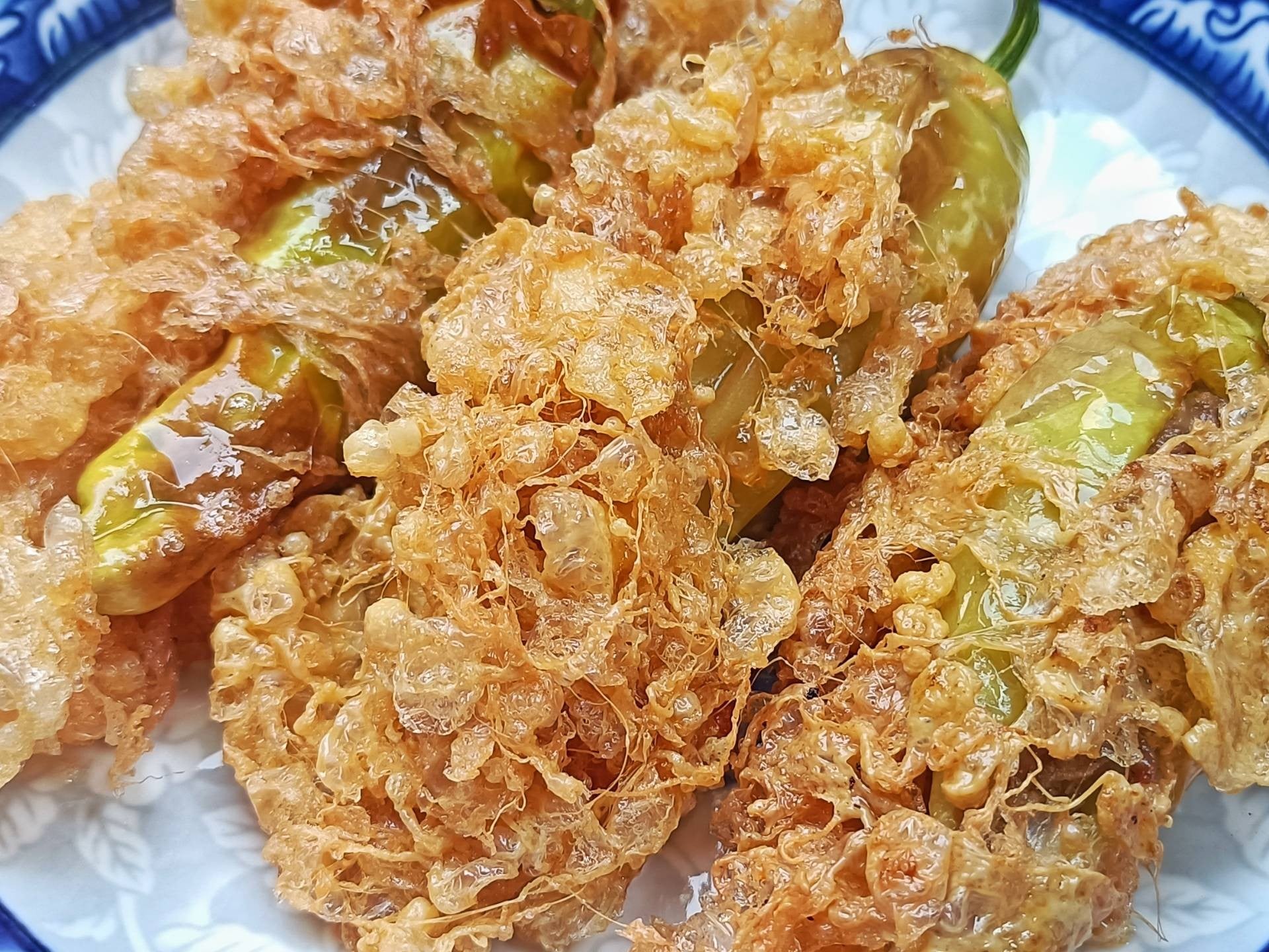 พริกหยวกยัดไส้ห่อแพไข่รังบวบ