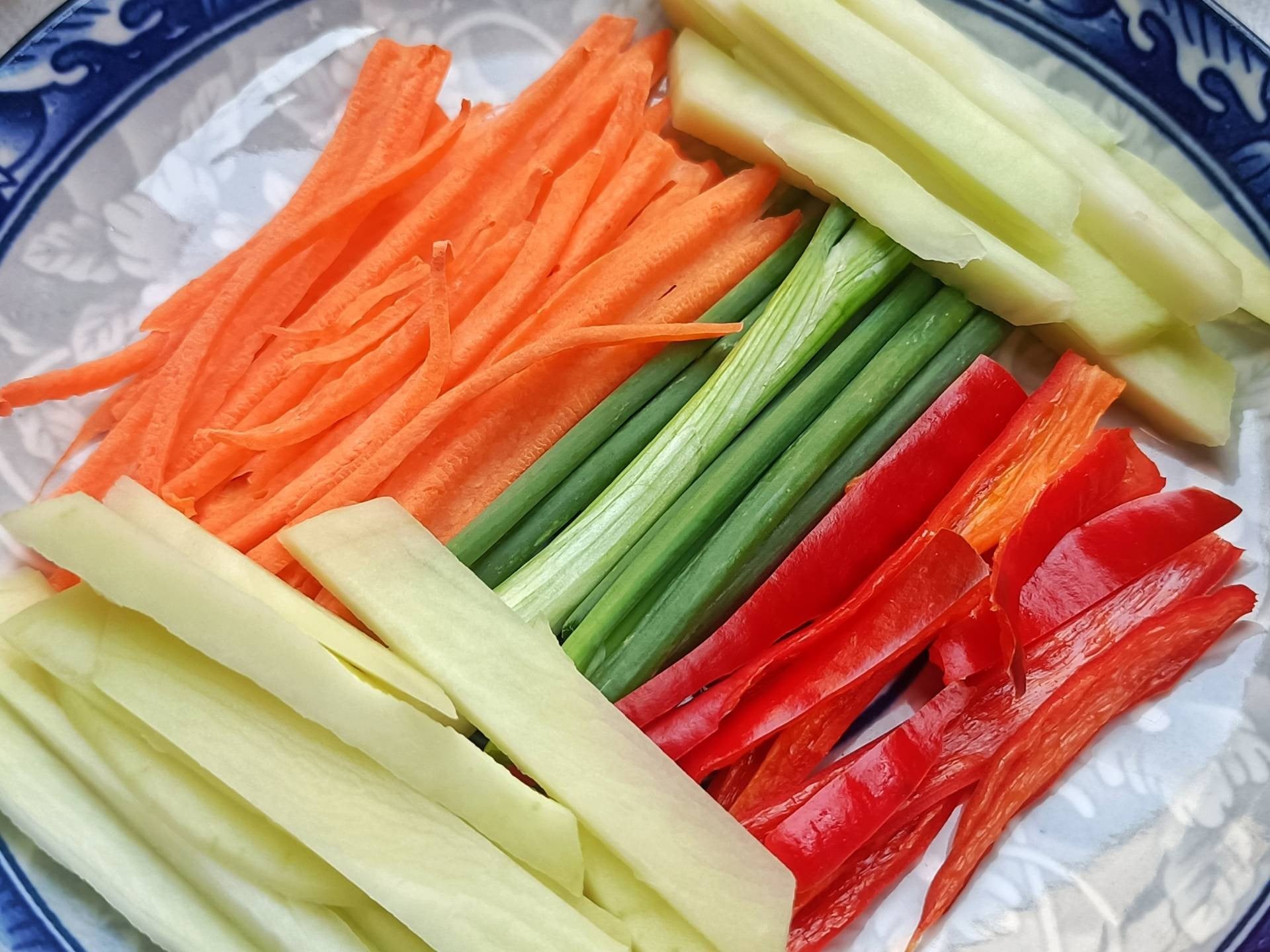 พริกหยวกยัดไส้ห่อแพไข่รังบวบ