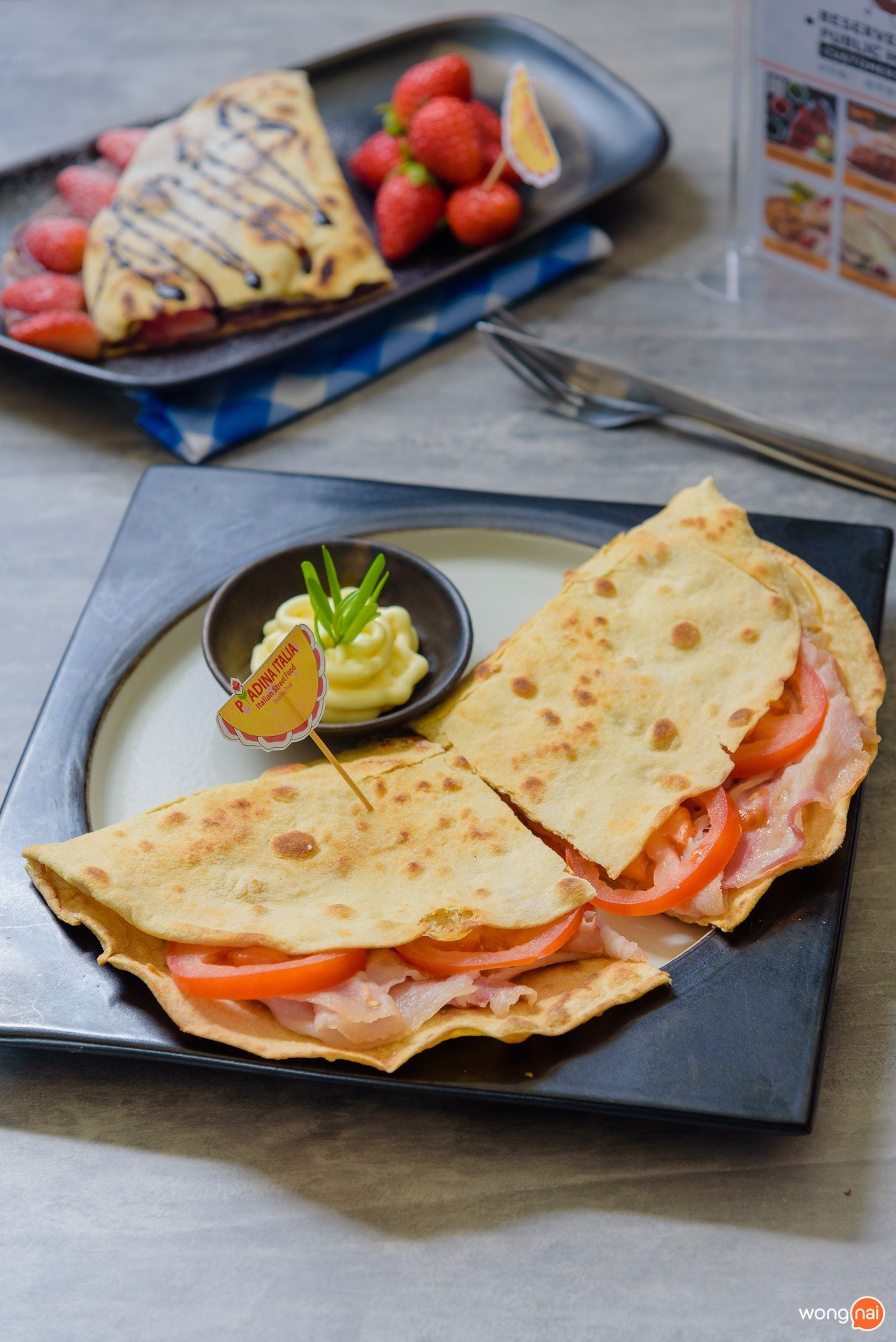 เมนู “Pancetta + Scamorza (Cheese) + Tomato” ของร้าน Piadina ในโซน Public House ของห้าง Central Festival Phuket