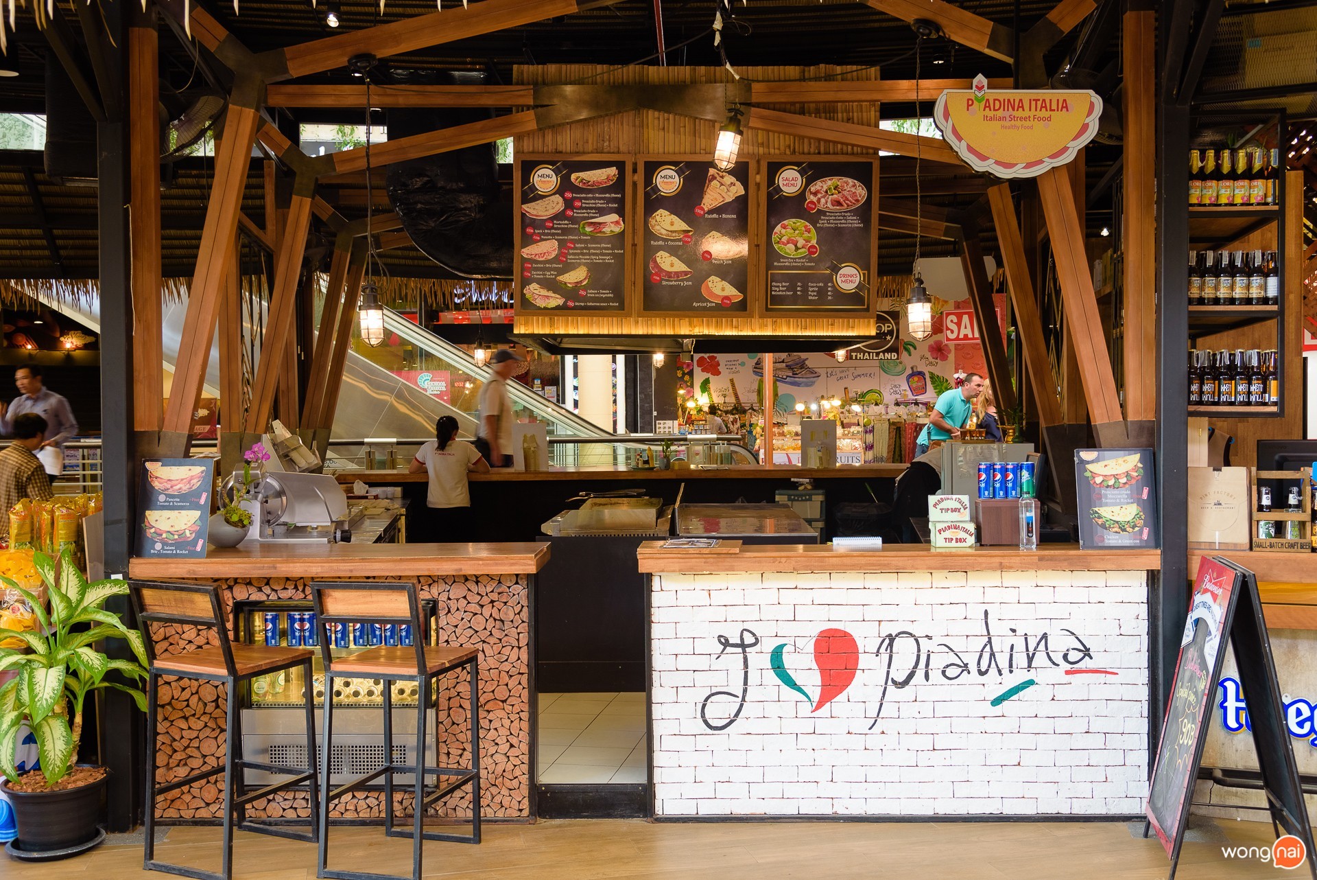 บรรยากาศหน้าร้าน Piadina ในโซน Public House ของห้าง Central Festival Phuket