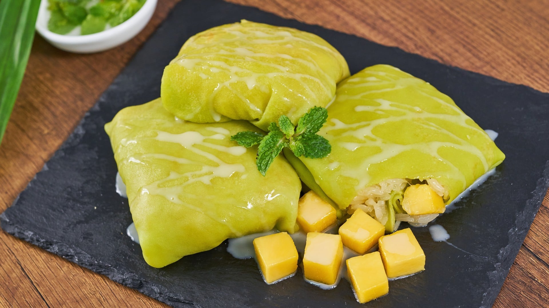  เครปข้าวเหนียวมะม่วง