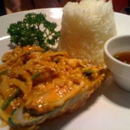 ทะเลผัดผงกระหรี่ 110 บาท