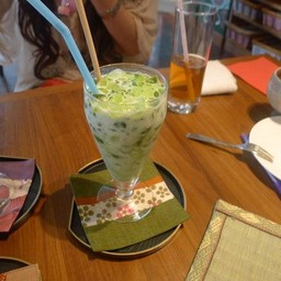 Green Tea Latte สไตล์ของร้านนี้