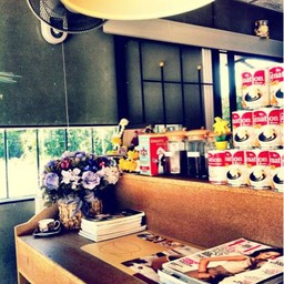 reading corner ♪( ´▽｀)