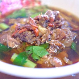 ป้าอ้วนก๋วยเตี๋ยวเนื้อตุ๋นท่านา (เจ้าเก่า)
