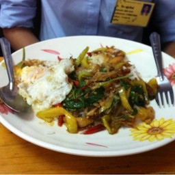 ข้าวผัดกะเพราปู ไข่ดาว