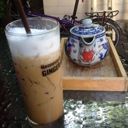 มีชาจากต่างประเทศให้ดื่ม หลังดื่มกาแฟด้วยนะคะ