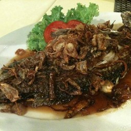 Fried white sndpper with tamarind sauce