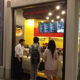 หน้าร้าน Mr.Shake Terminal 21 (อยู่ใกล้บันไดเลื่่อนด้านใน ชั้น 3, block 3070)