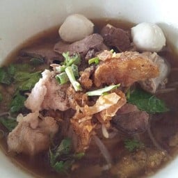 ก๋วยเตี๋ยวเรือ แม่ลำใย