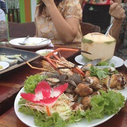 อาหารอร่อยดีค่ะวิวก็ดีค่ะ