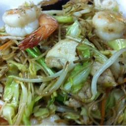 ผัดหมี่ฮ่องกงรวมมิตร