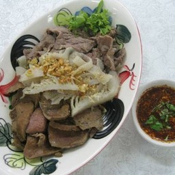 ลวกจิ้มกับแจ่วรสแซ่บ