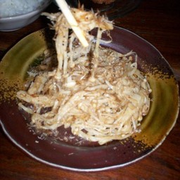 เห็ดเข็มทองผัดปลาแห้ง