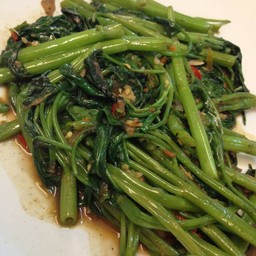ผักบุ้งผัดกะปิ
