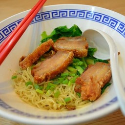 บะหมี่หมูกรอบ