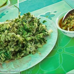 ยำผักหวานทอดกรอบ