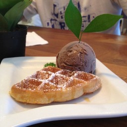 ร้านน่ารักมากคะ เจ้าของเปนกันเอง แถมไอติมก้ออร่อย แนะนำจ้า^^