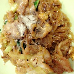 ผัดซีอิ๋วหมูหมัก เส้นเล็ก