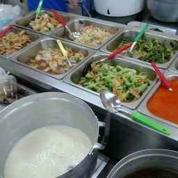 มีอาหารเจหลายอย่าง อาหารตามสั่งเจก็มีนะ