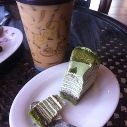 เค้กซักชิ้นและกาแฟซักแก้ว