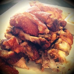 ขาหมูทอด สั่งให้ร้านหั่นมาให้เสร็จค่ะ รูปเลยไม่สวยแต่ทานสะดวกค่ะ ^^