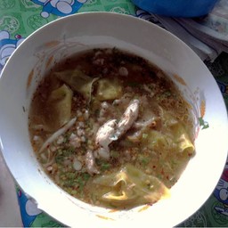 ก๋วยเตี๋ยวเที่ยงครึ่ง 07.00-12.30 ซอยวัดปรางค์หลวง