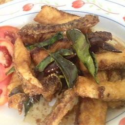 ปลานิลทอดเกลือ เค็มกรอบนอกนุ่มใน