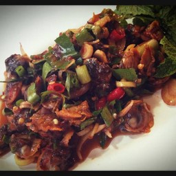 "ยำหอยแครง" อร่อยเหลือหลาย รสชาติไม่จัดจ้านจนเกินไป